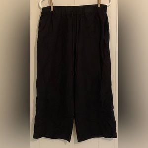 (3 for $20)Abercrombie & Finch, casual black cropped pants size med